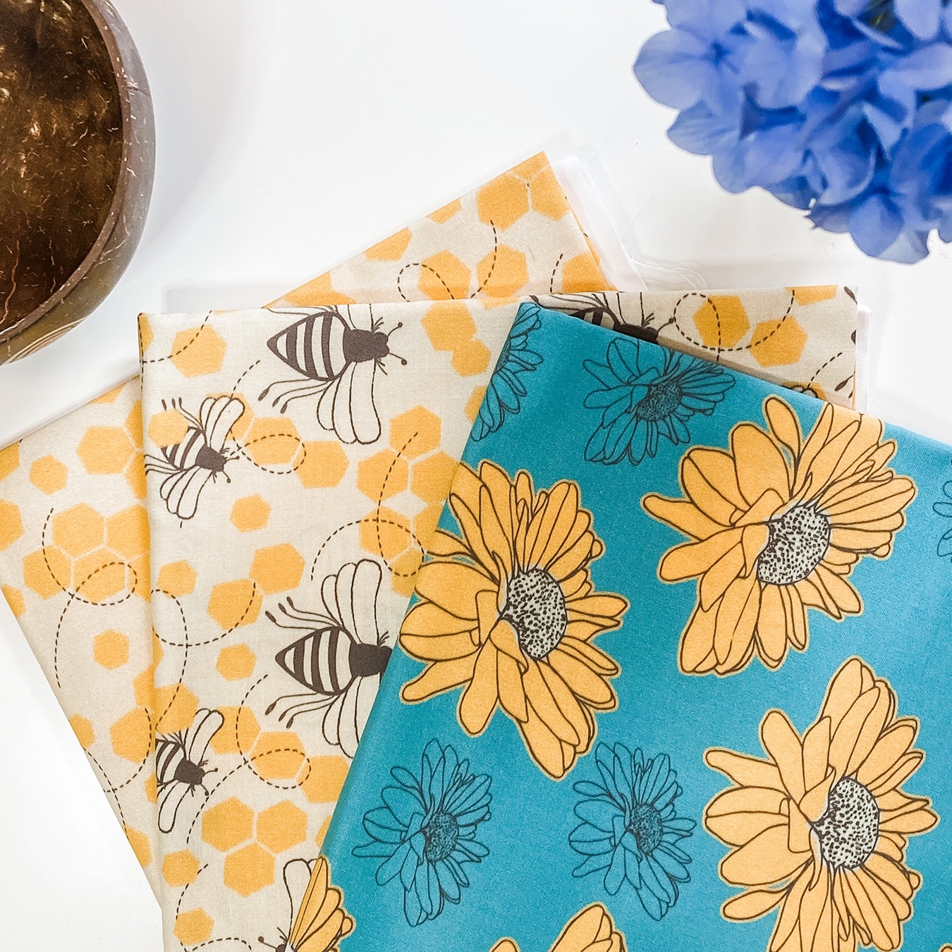 Bee design pattern artwork